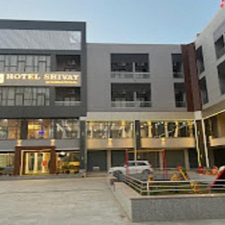 Hotel Shivay International Tharad Екстериор снимка