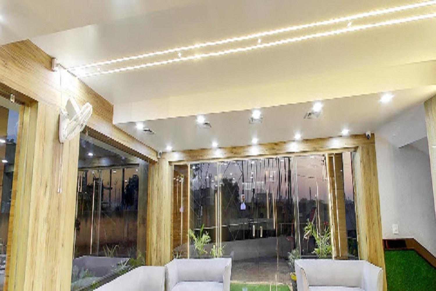 Hotel Shivay International Tharad Екстериор снимка